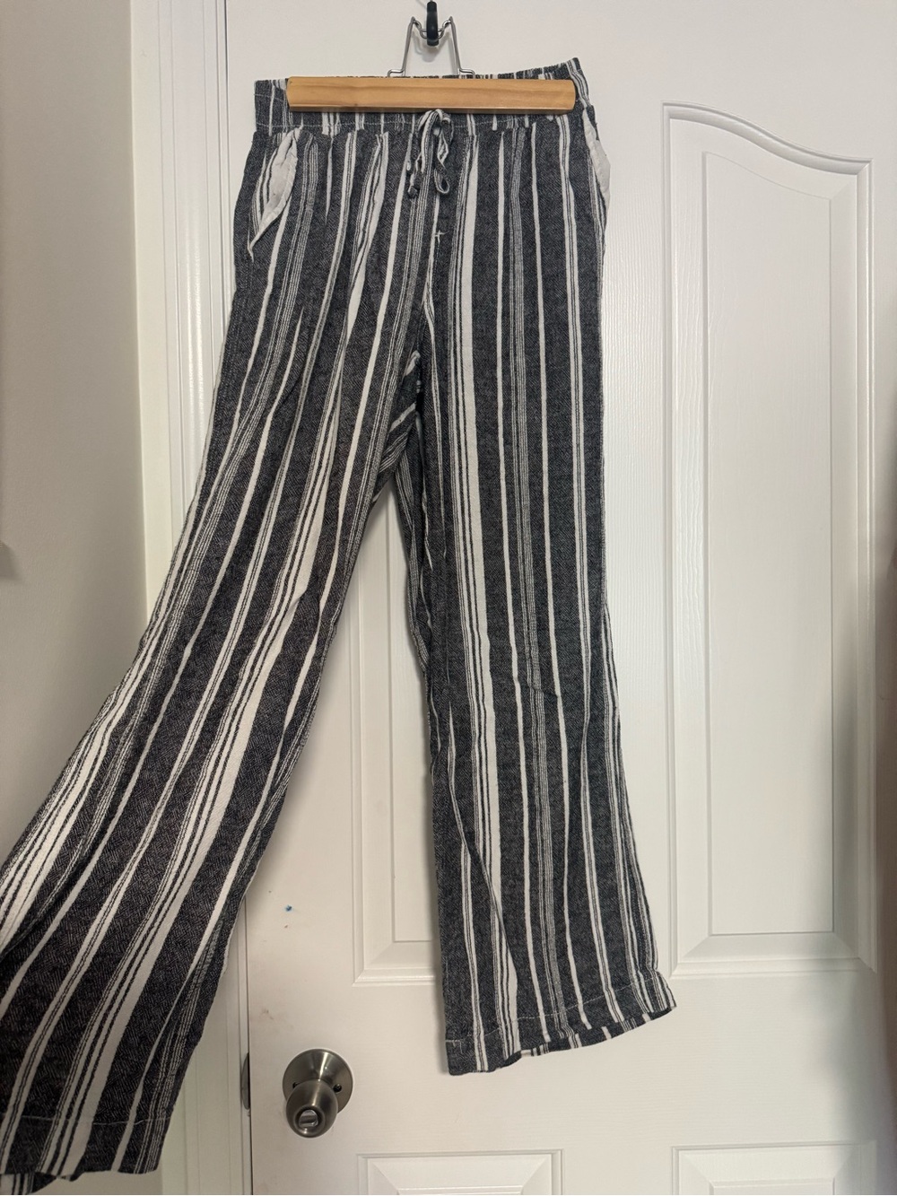 Briggs New York Grey and White Pants